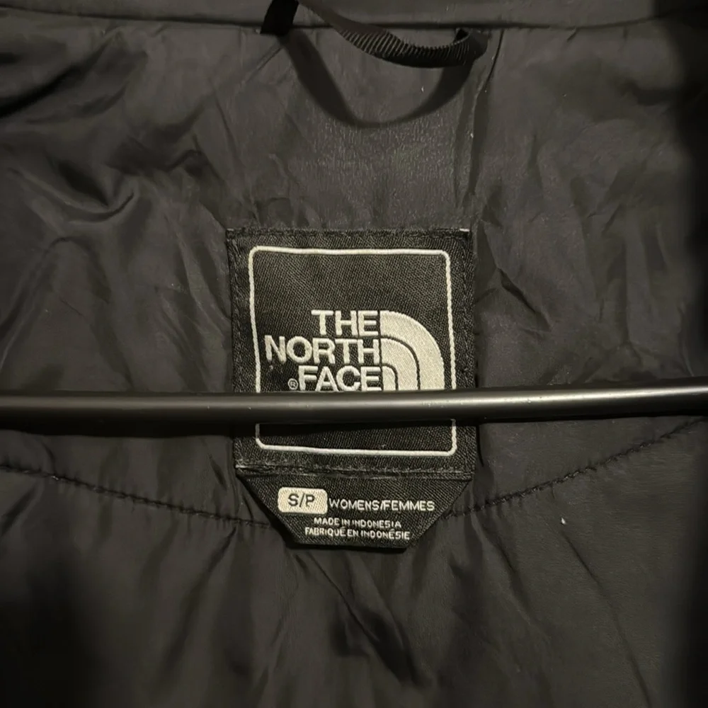 Th North Face Jacket in size small - Picture 3 of 4